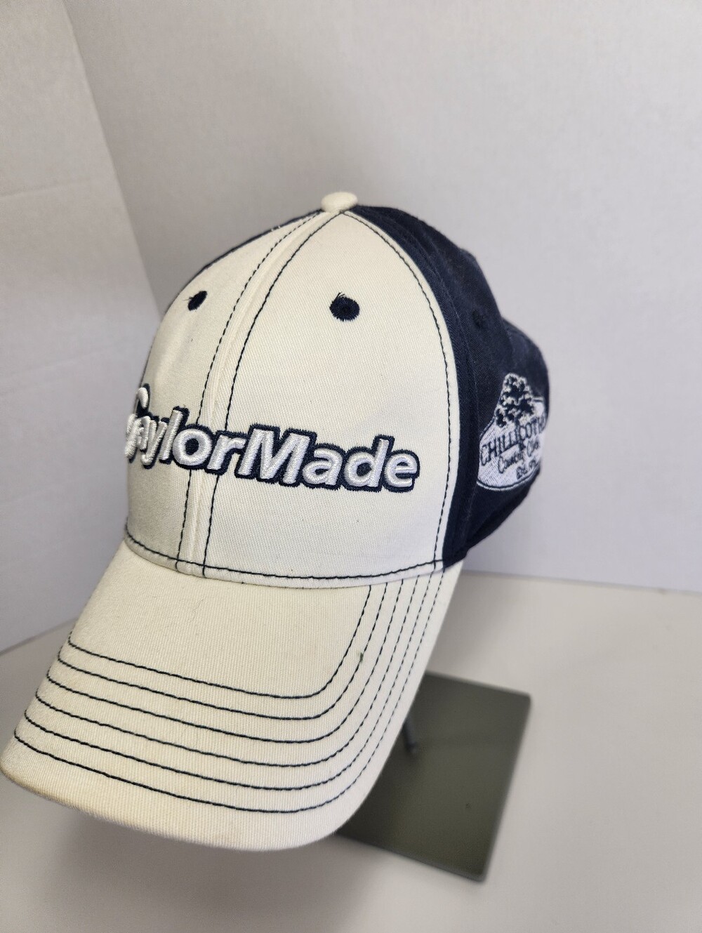 TaylorMade Golf Hat White/Navy L/XL Cotton/Spandex Stretch Flex Logo Patch